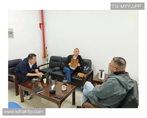 围绕赛事核心展开的创新竞赛模式与团队合作策略研究与实践探讨